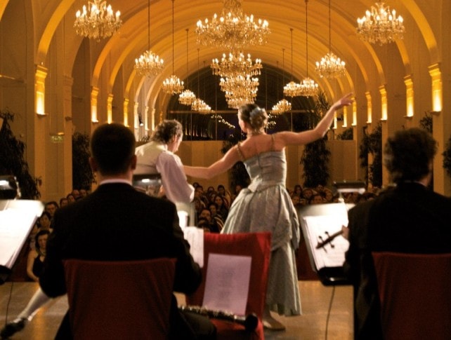 Concert in Schönbrunn Palace with orchester and ballet dancers